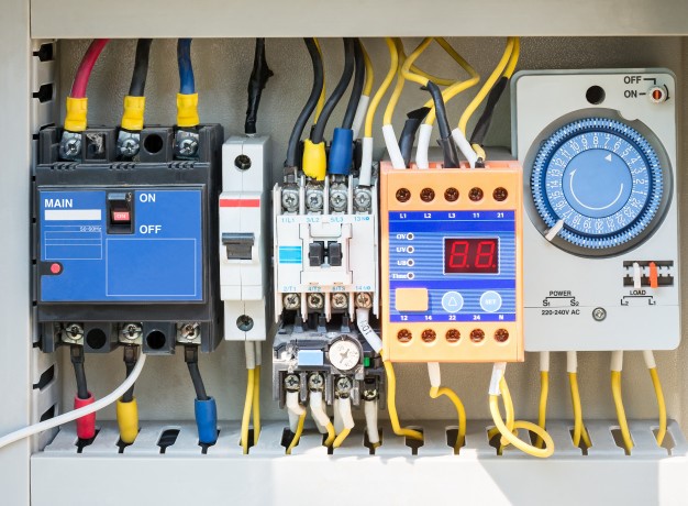 Распределительные щиты и счетчики электроэнергии.jpg