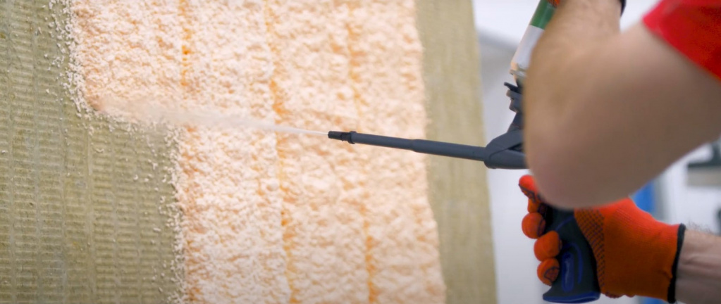 Напыляемый утеплитель.jpg